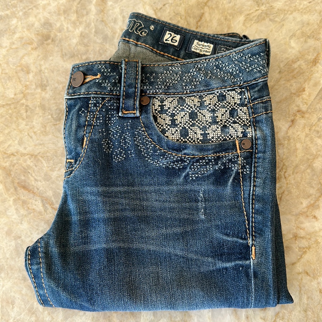 Miss Me Signature Cuffed Skinny  Premium Denim  Hand Stitched Detail  Size 26